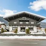 Familienlodge Reith Апартаменты *
